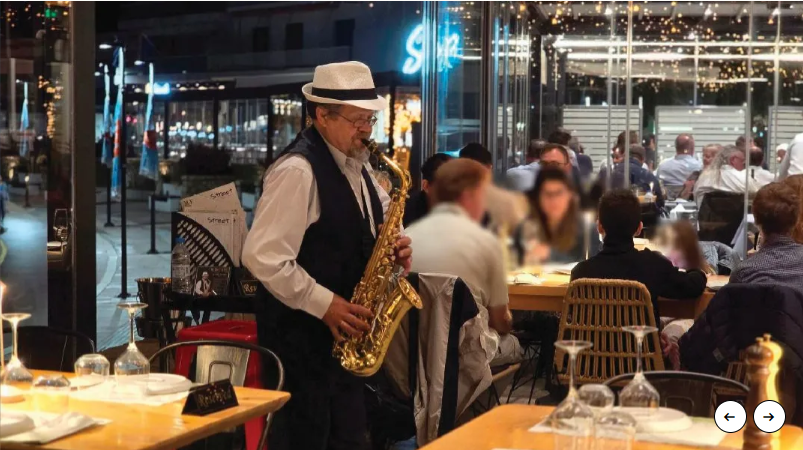 To Street Steaks Μικρολίμανο στην ATHENS VOICE